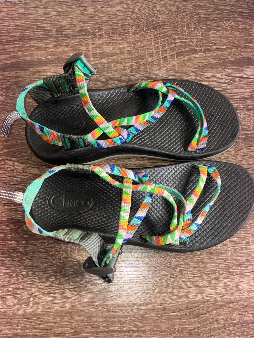 Girls EUC Size 4 Chaco Black Sandals with Multicolor Geometric Straps